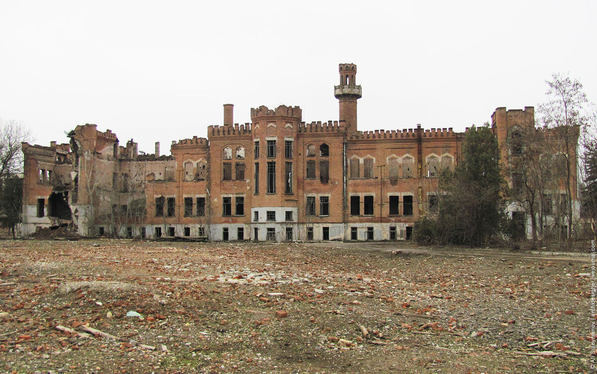 Можно только представить каким это здание было в 1984!