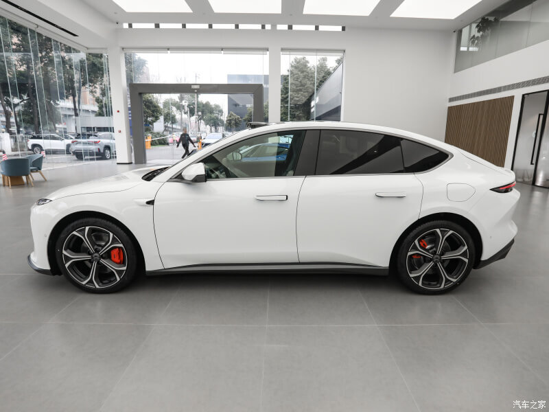 Стандартная версия NIO ET5