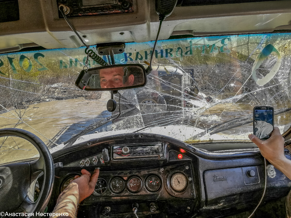 Александр за рулем своего ТанкоУАЗика