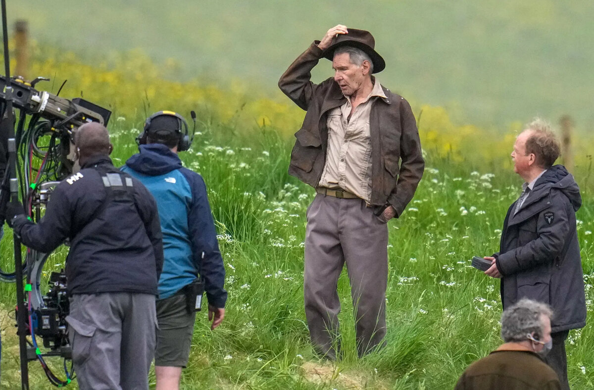 Харрисон Форд на съемках "Индианы Джонса".