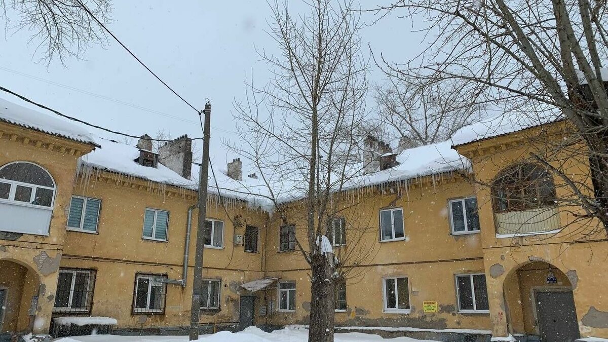     За состояние придомовой территории ответственность несет управляющая организация, но есть она не у всех.