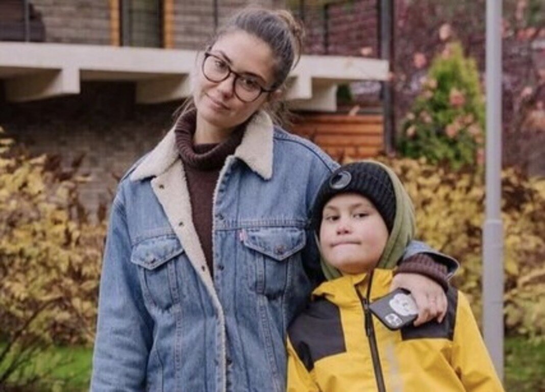     Агата Муцениеце с сыном Тимофеем Фото: соцсети