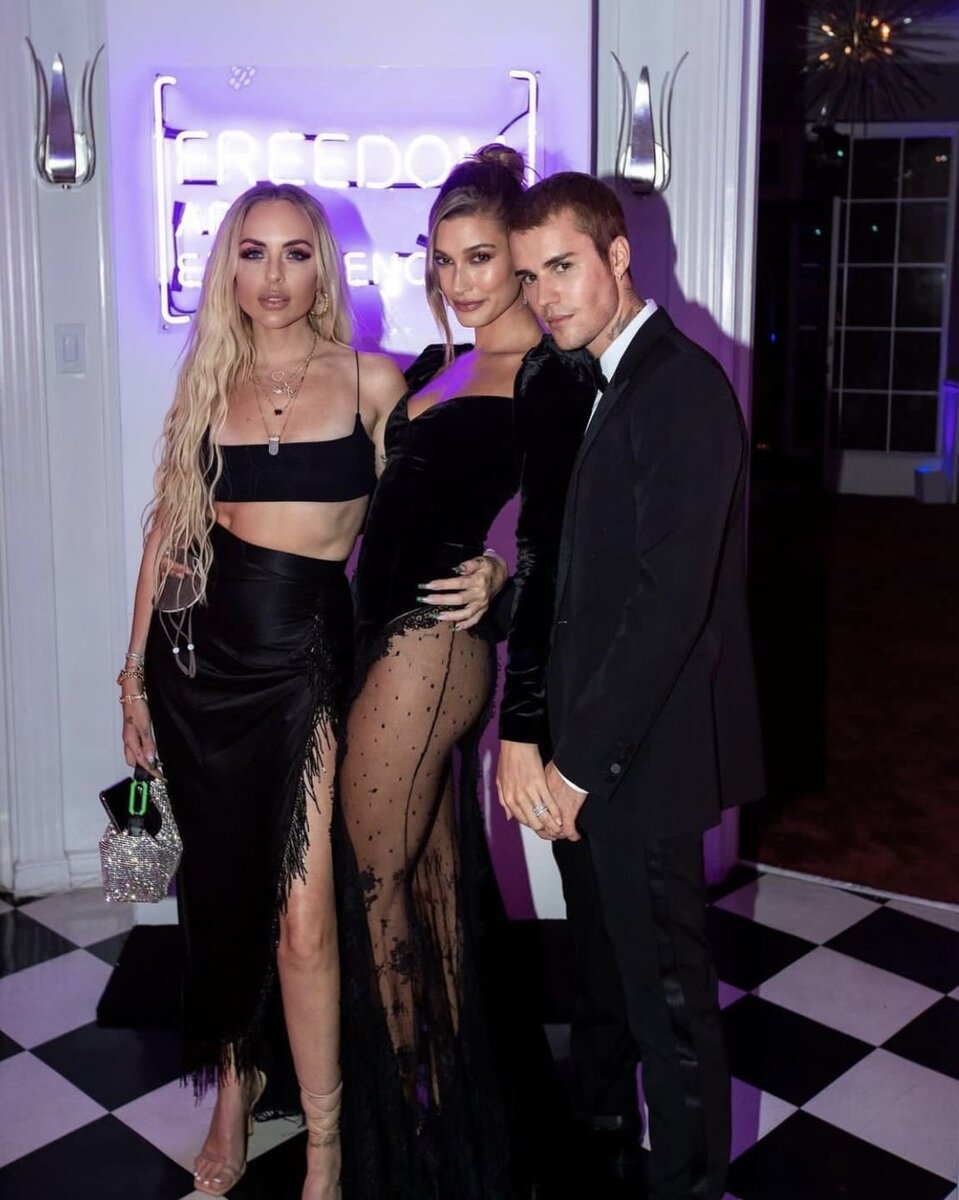      Мейв Рейли и семья Бибер