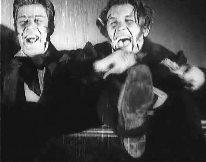 Кадр из кинокартины "Шинель" Режиссёры Григорий Козинцев и Леонид Трауберг.