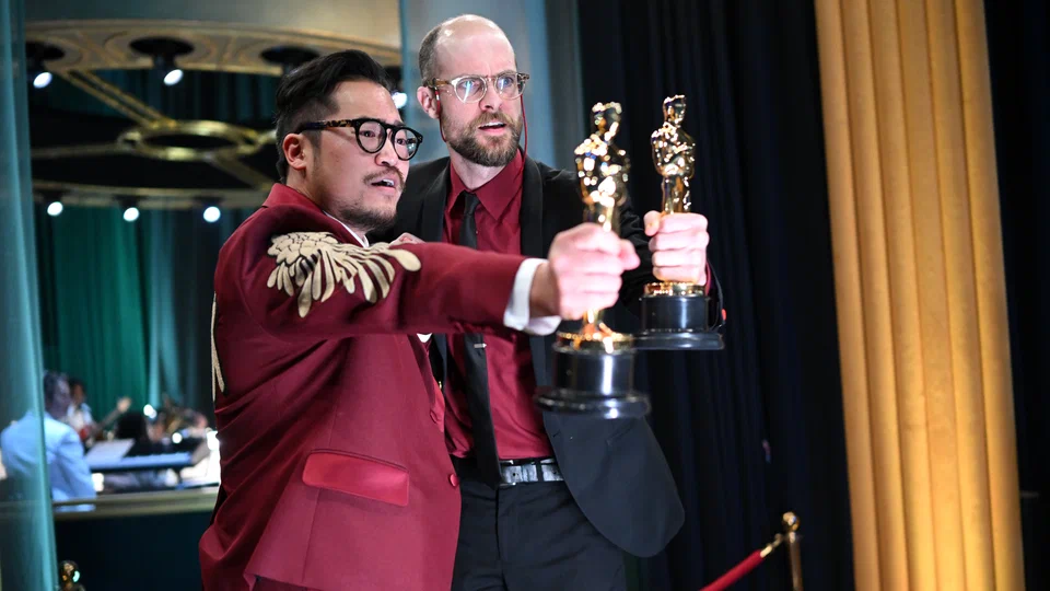  С 1929 года премии Оскар вручаются ежегодно лучшим американским и международным кинопроизведениям предыдущего года в театре Долби в Лос-Анджелесе (штат Калифорния, США). 