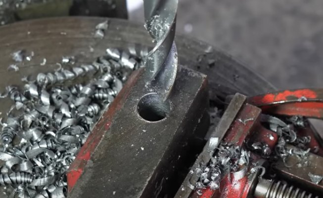      Сверлим отверстия