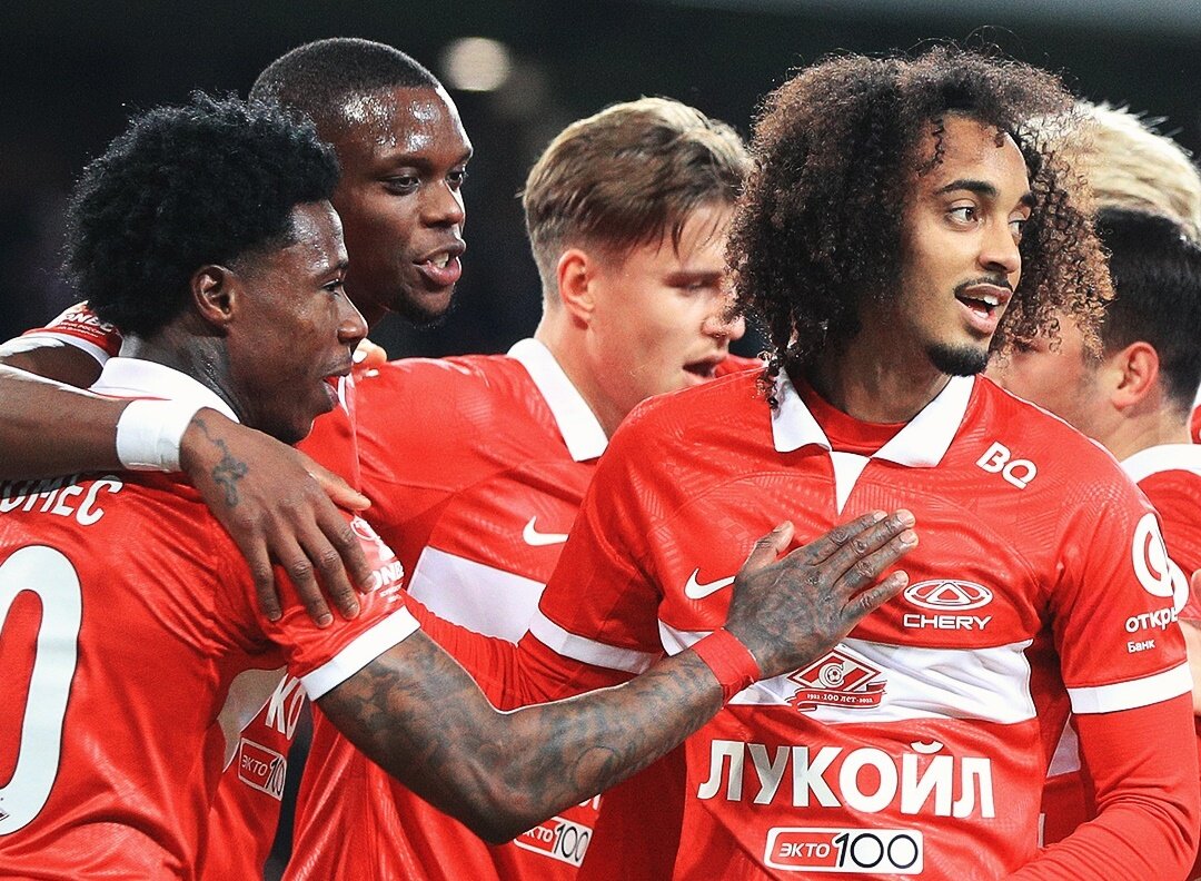 Мяч забил Промес, а голевой навес выполнил Тавареш.