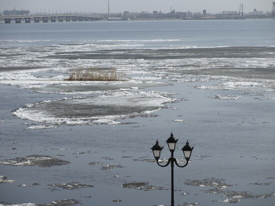     Замерзшая Волга. Фото: saratov.mk.ru "МК в Саратове"