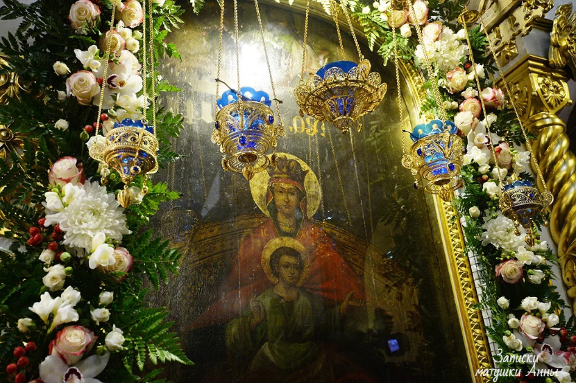 Та самая икона Богородицы, найденная по повелению через крестьянку Евдокию в 1917 году.