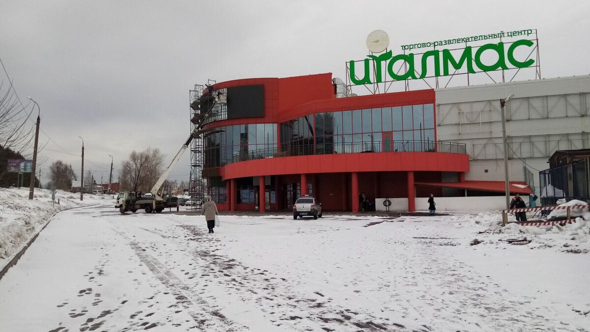     Продолжат ли работать «Ижевские термы», несмотря на давление новых собственников ТРЦ «Италмас»? Будет ли в Удмуртии новая волна мобилизации? Что спасло людей в городке Машиностроителей от лавины кипятка из прорванной отопительной системы? Udm-Info подводит итоги среды, 15 марта.