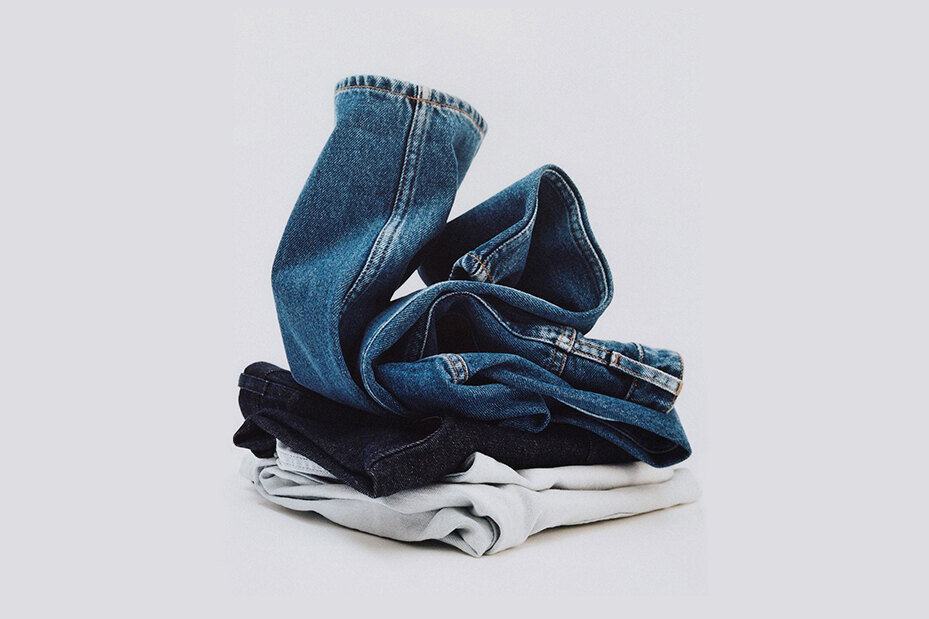     От карго до моделей с разрезами: 20 модных пар джинсов на весну