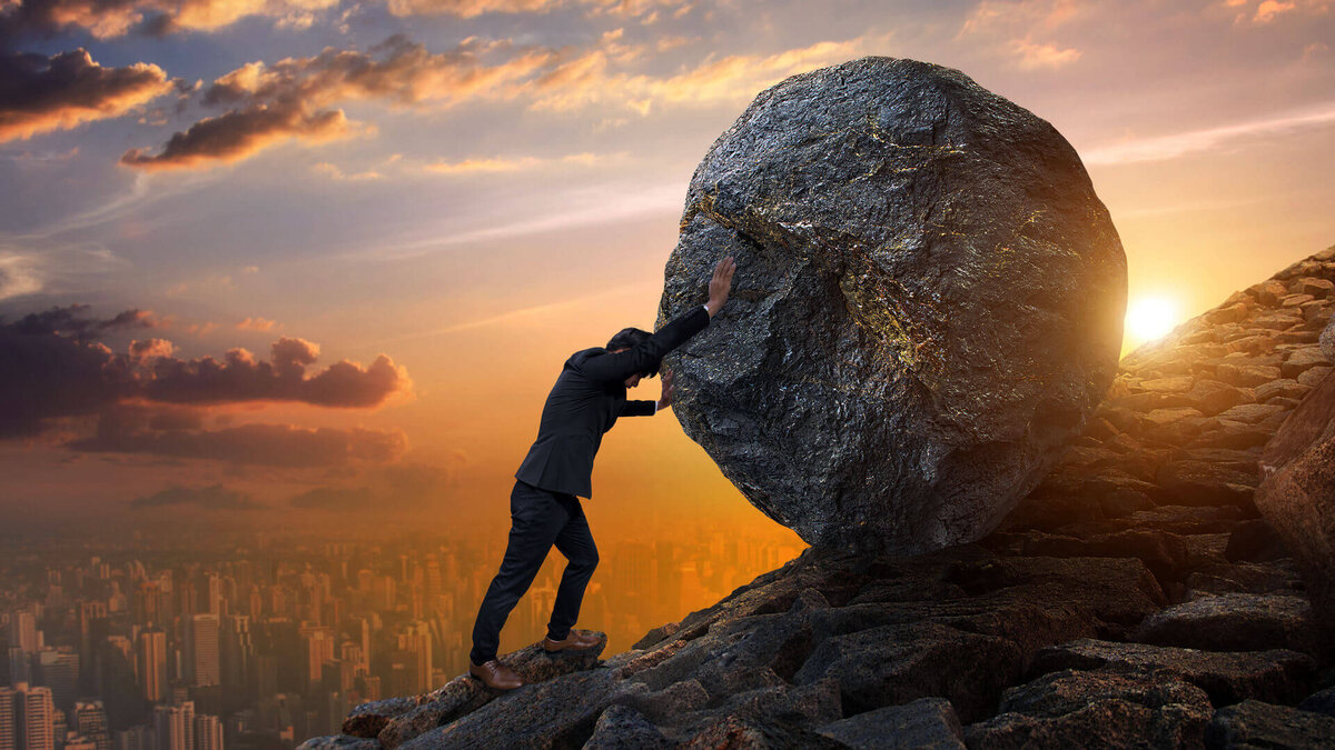 Сила вверх. Красивая природа с людьми. Сила вверх. Человек на вершине горы. Работа силы тяжести вверх.