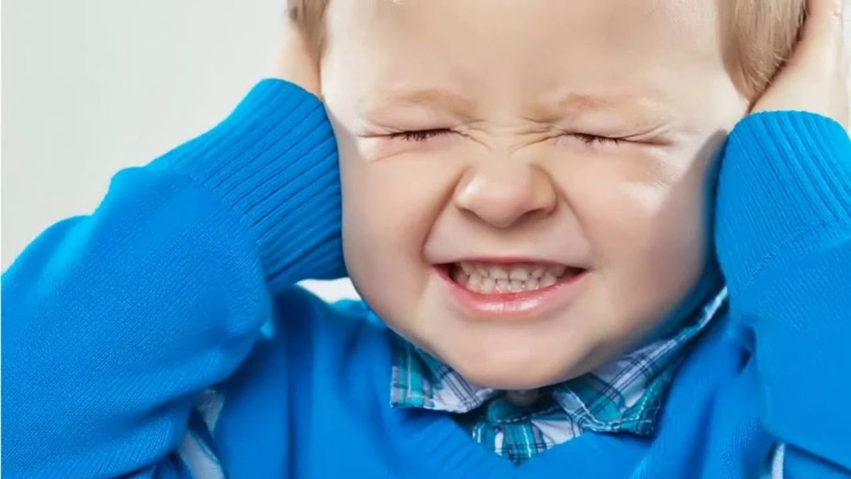 Возрастной кризис 3 лет. Негативизм у ребенка 3 лет. Эмоции дети кризис. Малыш криз 3 лет.