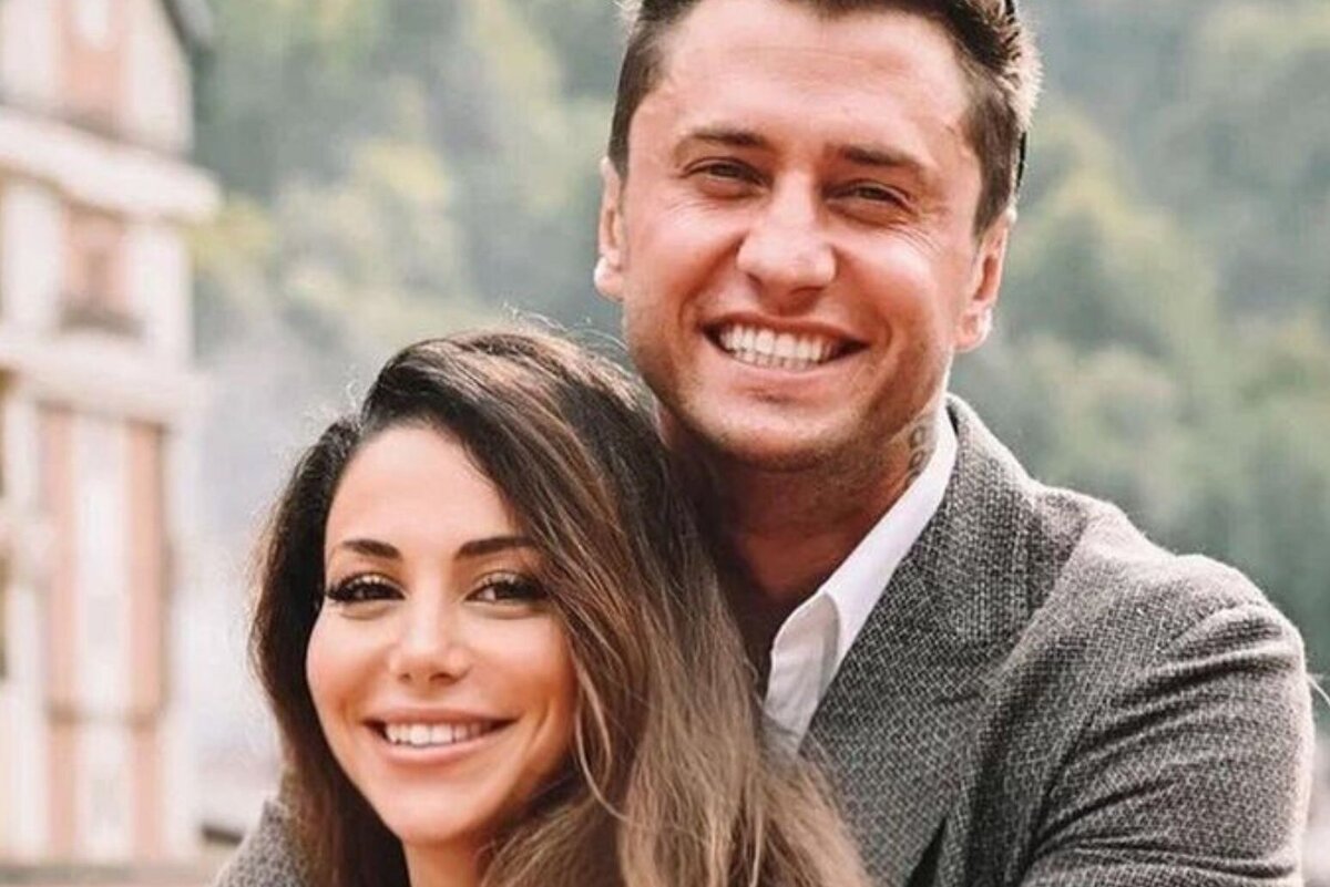     «Сложно, но необходимо»: беременная Зепюр Брутян попрощалась с любимыми вещами из своего гардероба