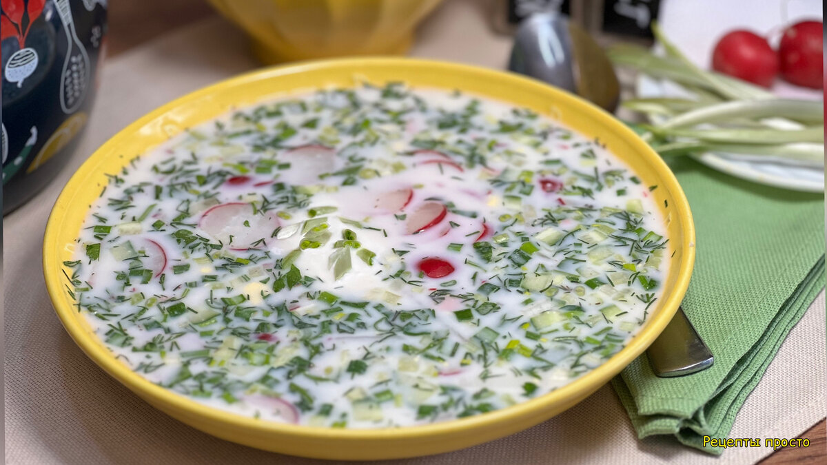 Приготовила очень вкусную окрошку на кефире с черемшой.