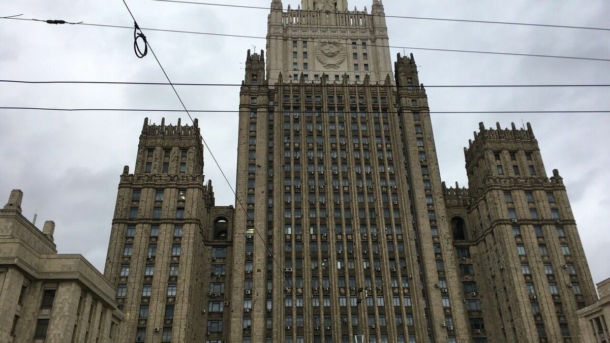     Официальный представитель МИД России Мария Захарова прокомментировала появившуюся информацию о том, что Международный уголовный суд (МУС) выдал арест на президента РФ Владимира Путина и детского омбудсмена Марию Львову-Белову.