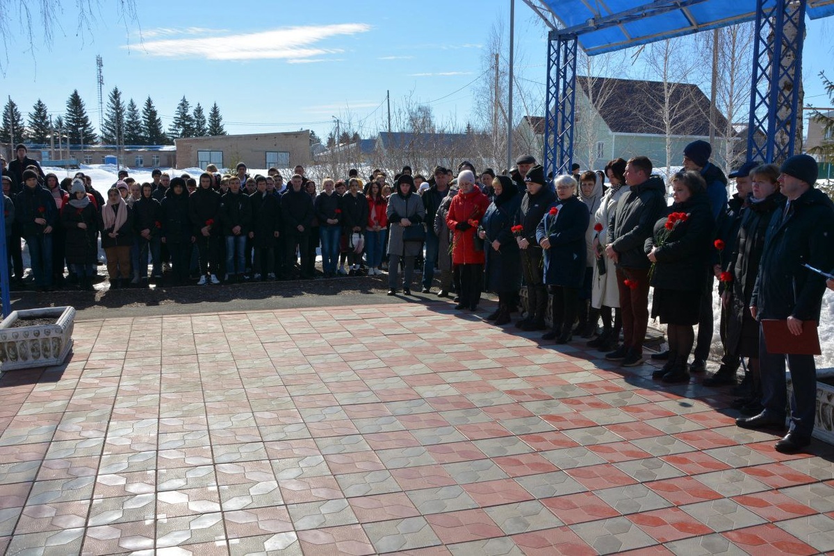  📷    В Шарлыке увековечили память о военнослужащем Петре Сомове, погибшем в ходе СВО Андрей Севостьянов