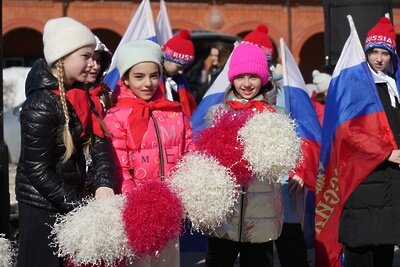    Торжественный митинг и праздничный концерт прошли на главной городской площади Дзержинского ©