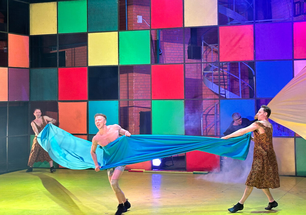 под песню в исполнении Николая Баскова