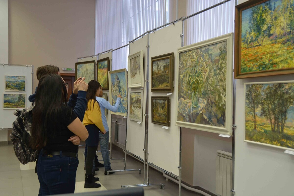 Выставка Ильи Золотухина, которая проходила в 2021 году в МБУК «Дивногорский городской музей»