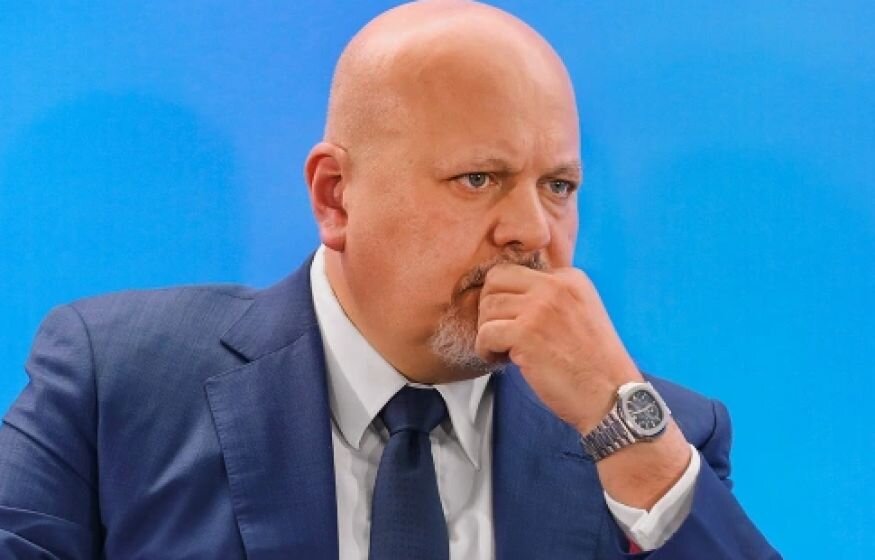    Прокурор суда в Гааге признался, что сожалеет из-за выдачи ордера на арест Путина