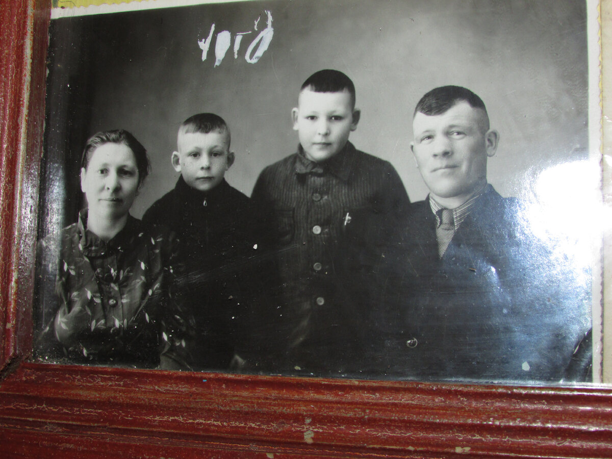 Анна Ивановна, Николай,Александр, Иван Алексеевич. Начало 60-х годов прошлого века