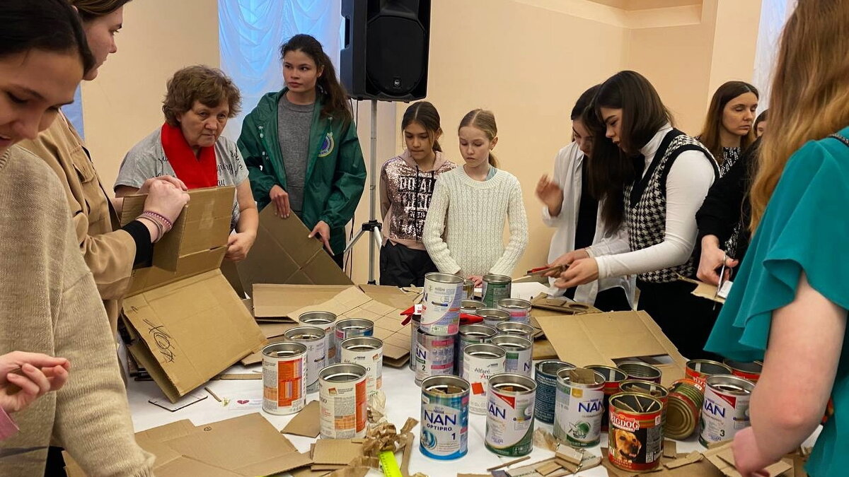    В Нижневартовске в рамках «Крымской весны» провели мастер-класс по изготовлению блиндажных свечей