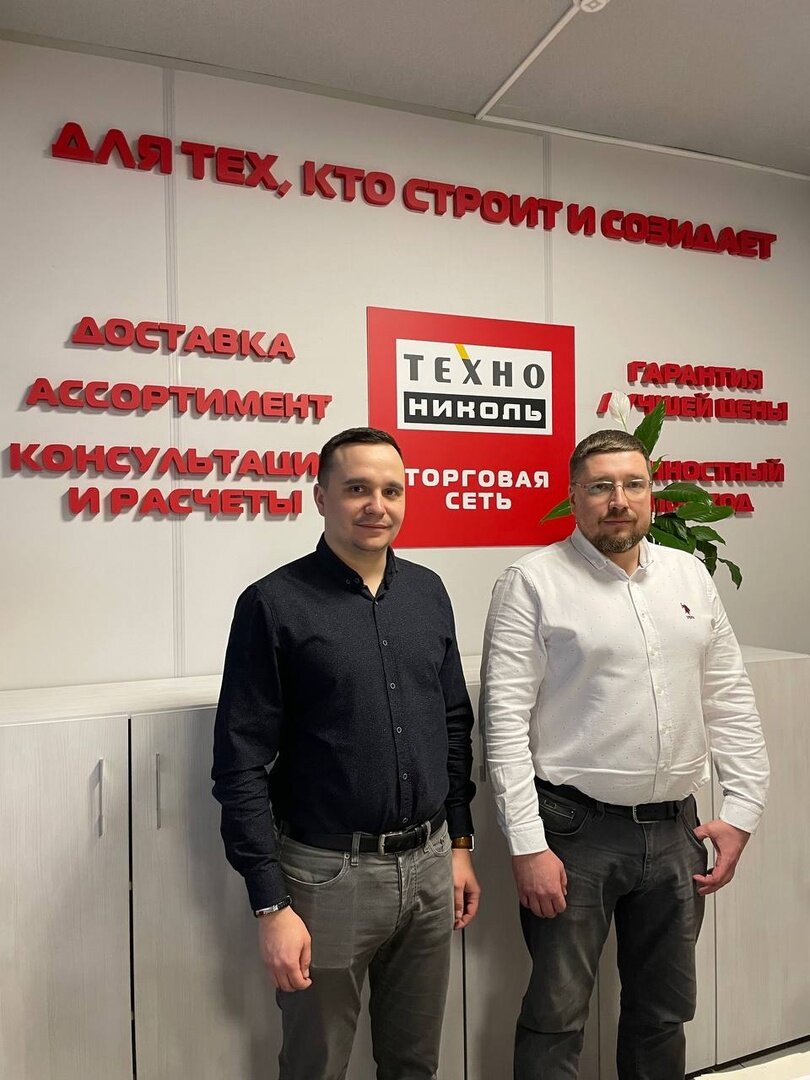 Слева-направо: директор торгового отделения ТСТН г. Ярославль Антон Кудряшов, директор ООО «СКИФ» Алексей Сазонов.