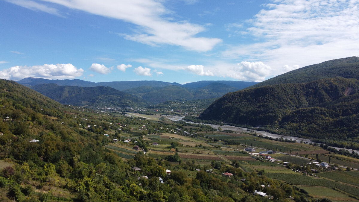 Рача. Долина реки Риони (фото автора)