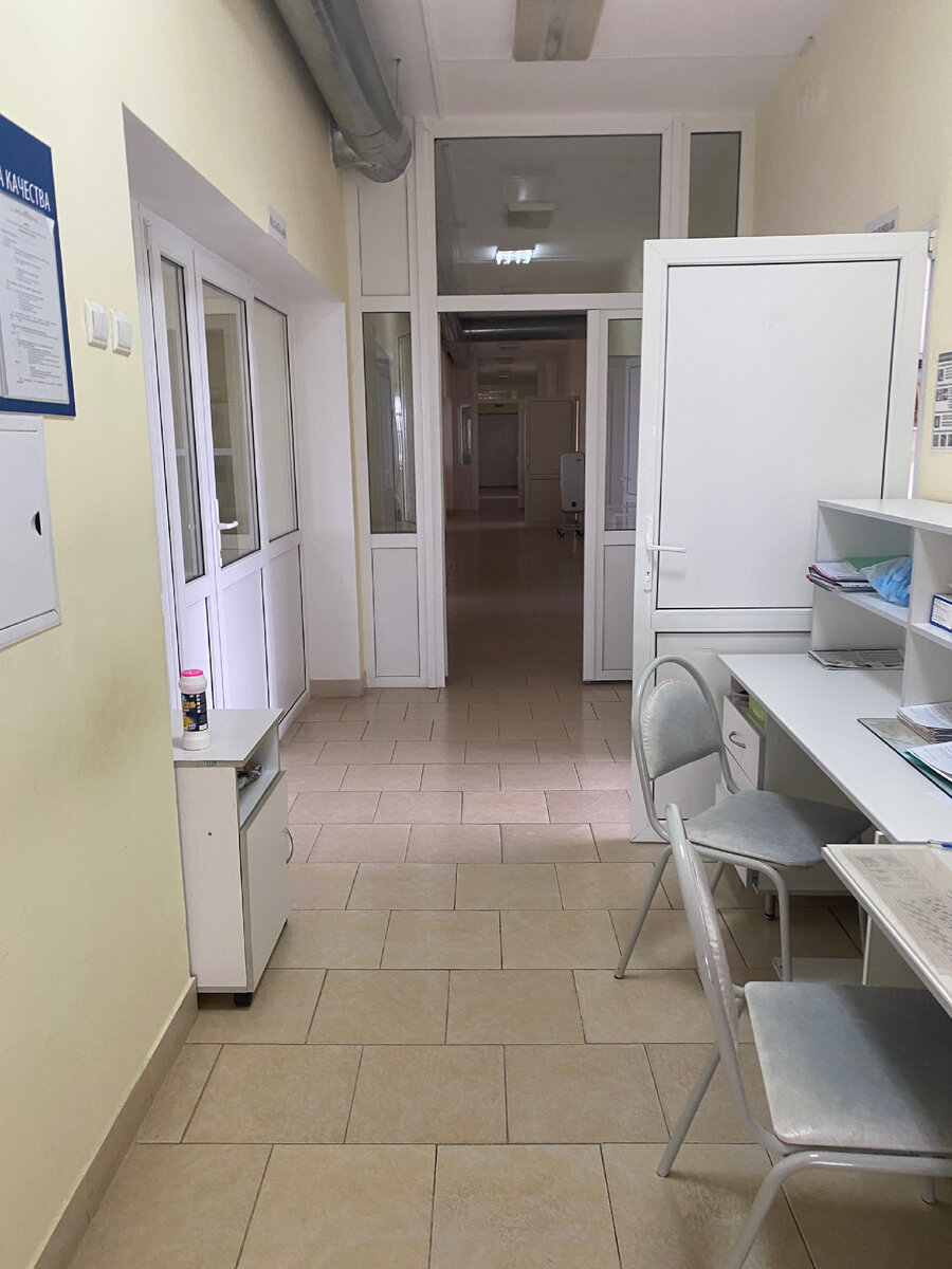 Вот тут ждала свою дочку пока ей отрезали остаток пуповины