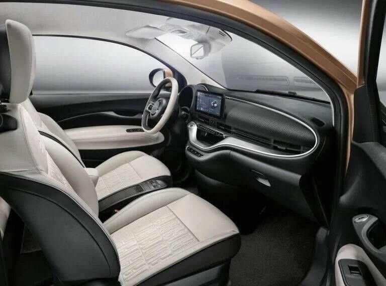      Fiat 500 BEV 3+1 (118 л.с.)