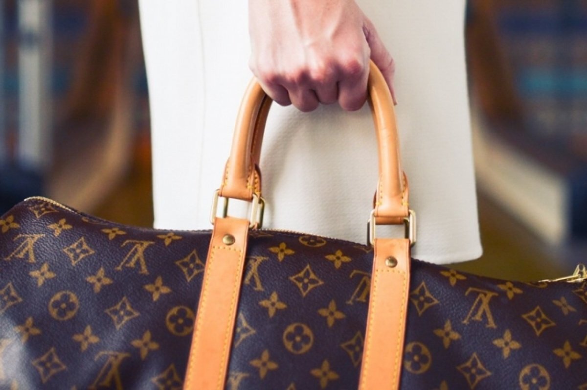    В Новосибирске товаровед «Империи сумок» украла 665 тысяч рублей из кассы