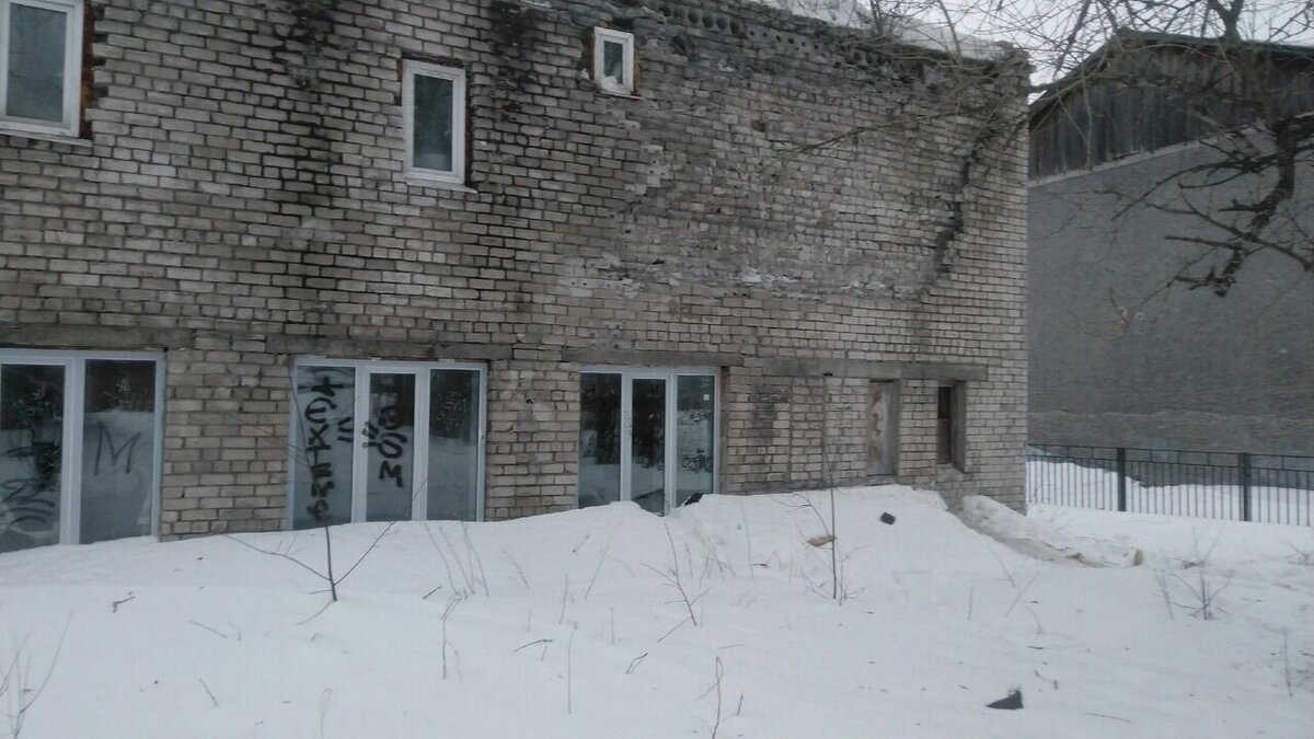     Ремонт в здании проводился на бюджетные средства, однако выполнен он был некачественно. Подробности изложены в информационном карельском паблике.