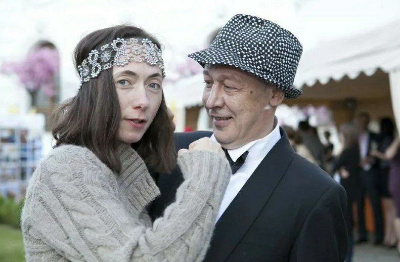      Соня с супругом