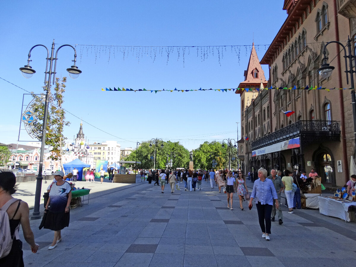 Есть в Саратове здание, которое сильно запало мне в душу. Это здание консерватории. Дело в том, что оно построено в готическом стиле, к которому я почему-то неравнодушен.-12