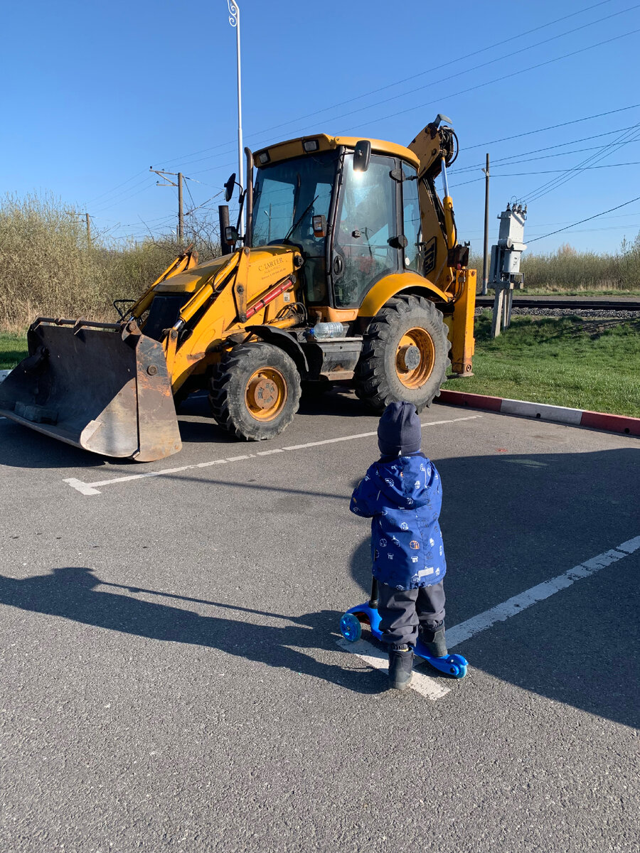 Так сильно обрадовалась продаже, что отредактировала объявление, не сделав скрин. Поэтому вот вам костюм, сын и тъяктой