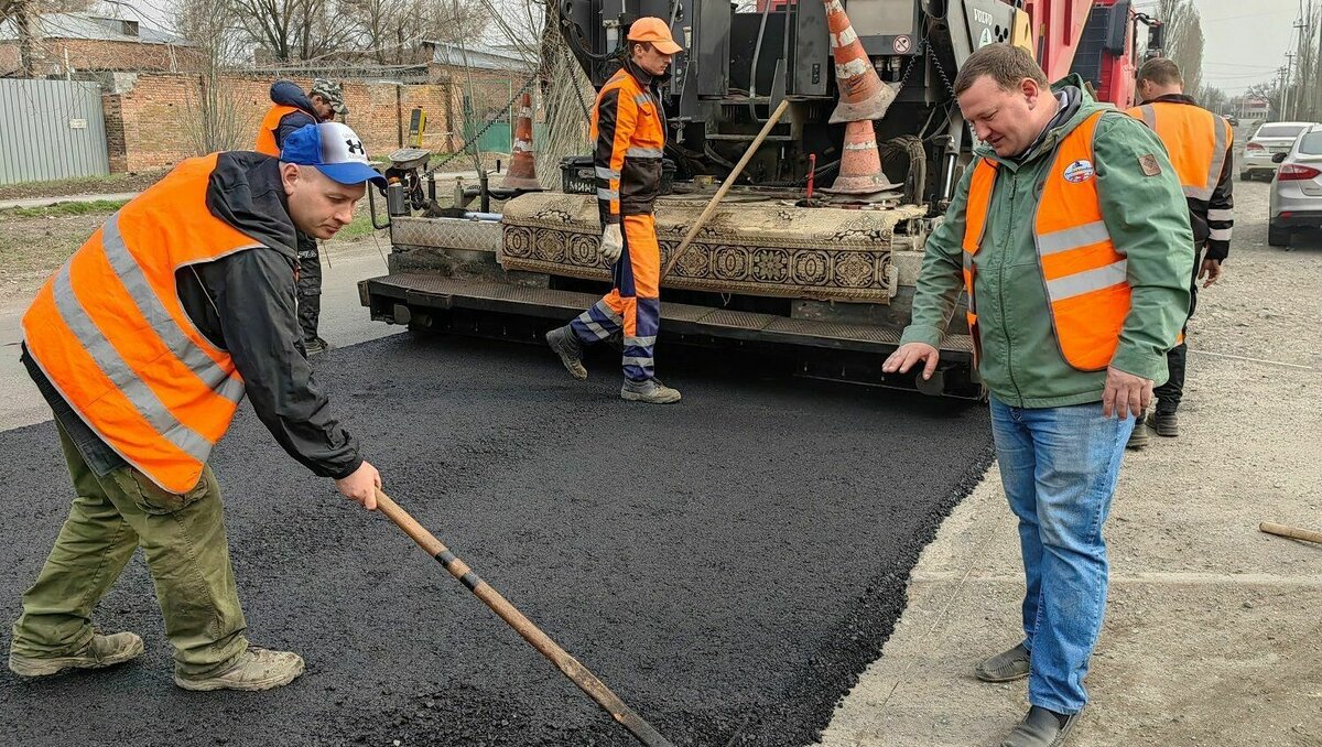     В Азовском районе Ростовской области проведут капремонт автодороги «с. Кугей — с. Гусарева Балка» до магистрали М-4 «Дон», об этом объявила пресс-служба донского Минтранспорта.