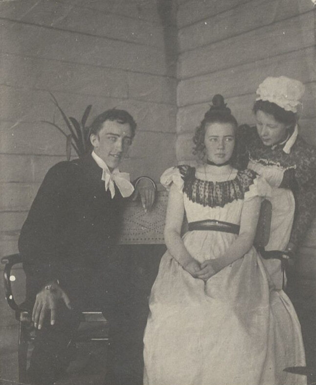 Юные Саша и Люба в домашнем спектакле в Боблово