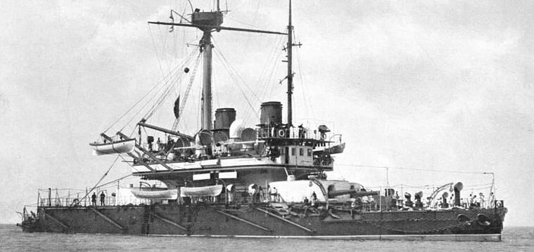 Фотография британского линкора класса Devastation HMS Thunderer.