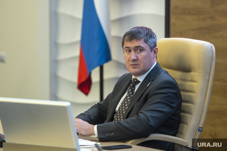    Жители жалуются Махонину на грязь