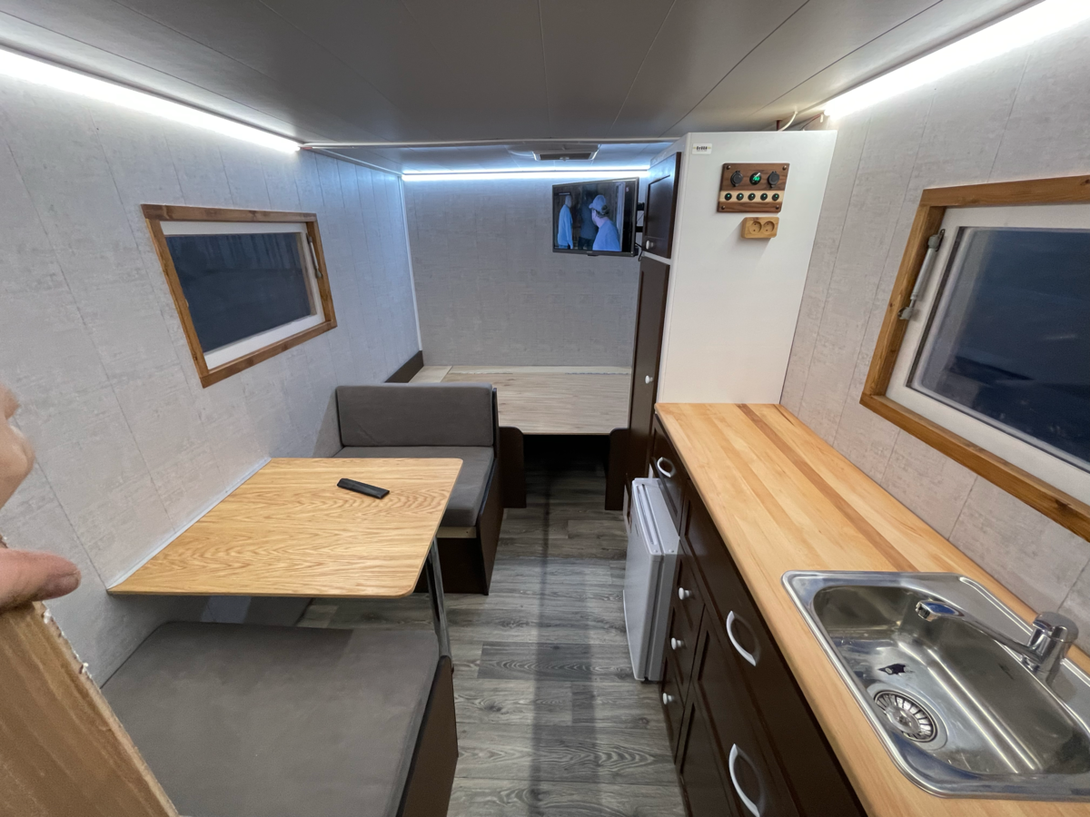 Интерьер внутри фургона