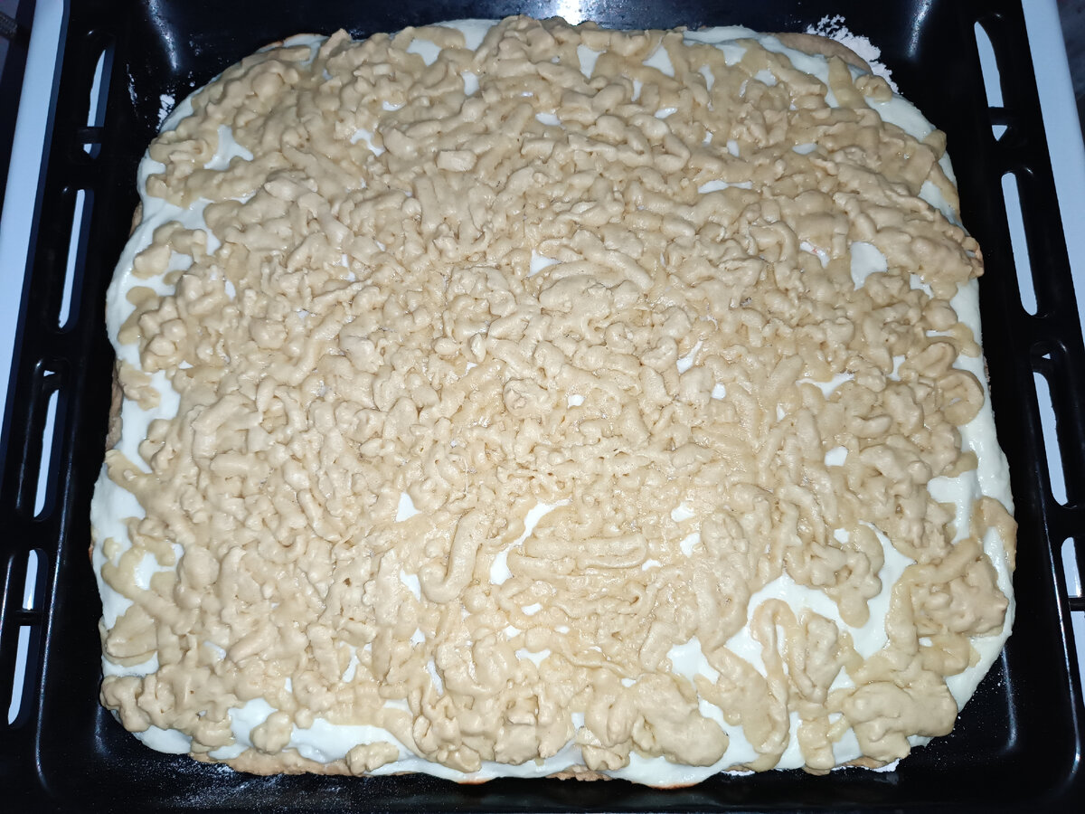 Готовое печенье разрезать на кусочки. 