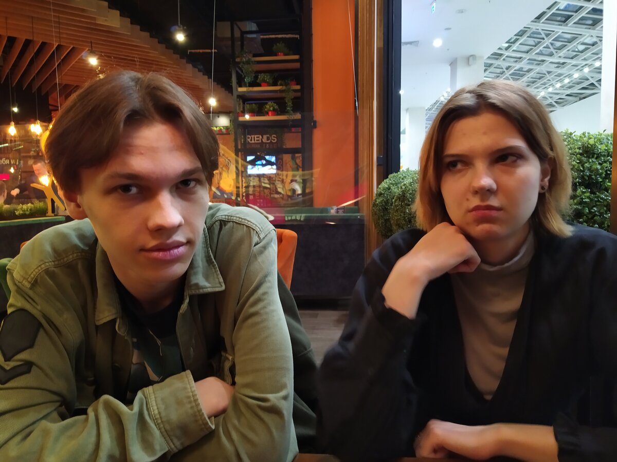 Я с братом на день рождение мамы