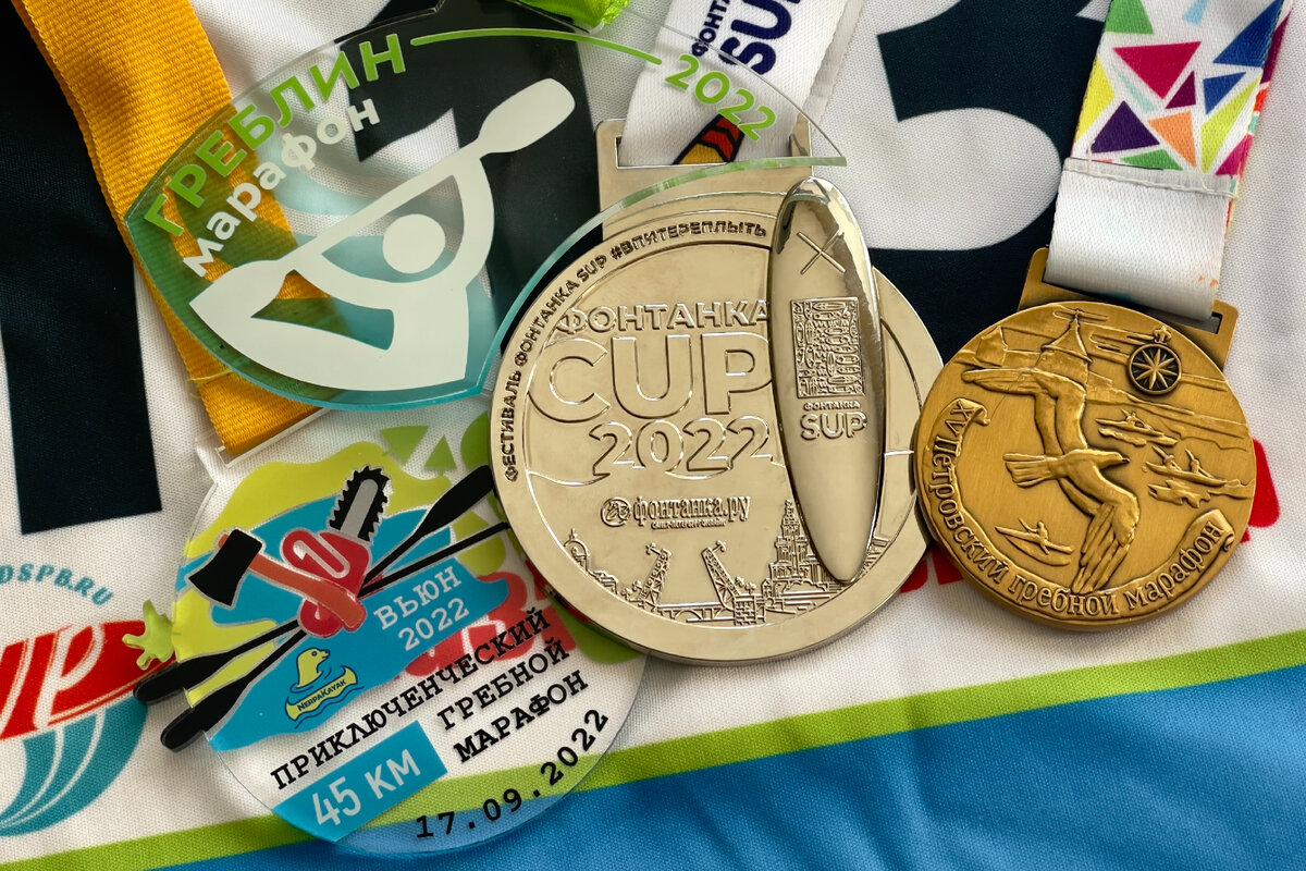 Памятные медальки с первого соревновательного сезона
