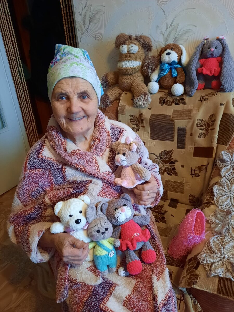 Моя любимая бабулечка с моими игрушками