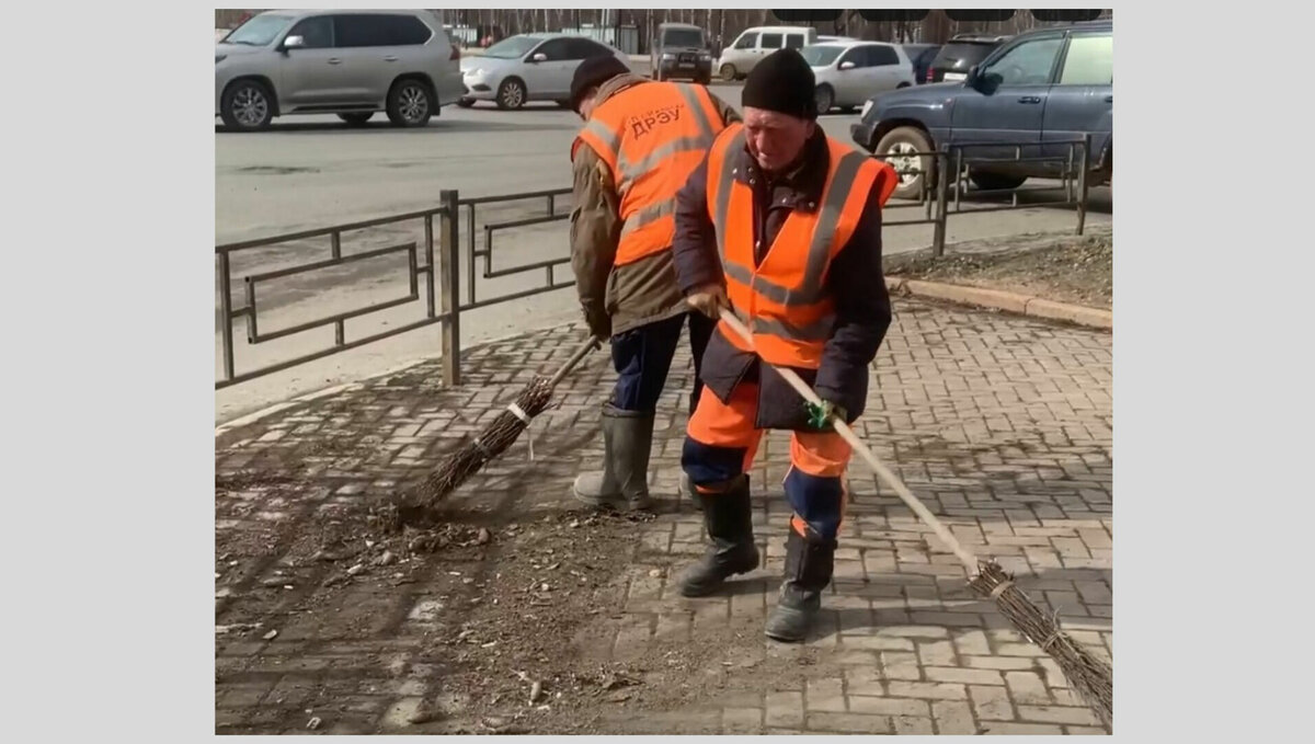     В Ижевске 3 апреля стартует месячник по благоустройству города, а общегородские субботники запланированы на 14, 15 и 22 апреля. Об этом на своих страницах в соцсетях сообщил глава столицы Удмуртии Олег Бекмеметьев.