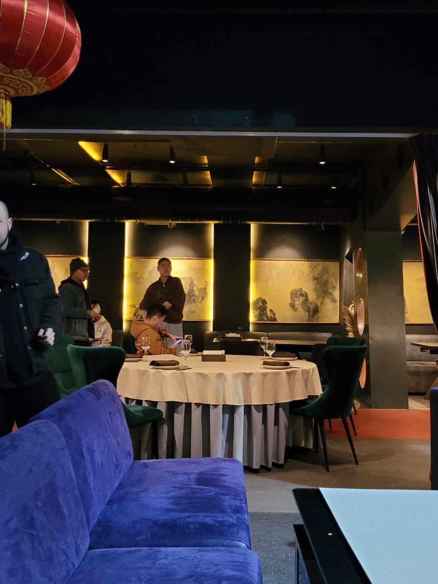 Кот и китайские граждане.