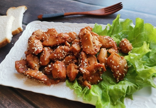  Курица в карамели, с чесноком и соевым соусом