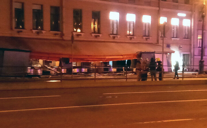 ОКНА КАФЕ, В КОТОРОМ ПРОИЗОШЁЛ ВЗРЫВ. ФОТО: ЦАРЬГРАД