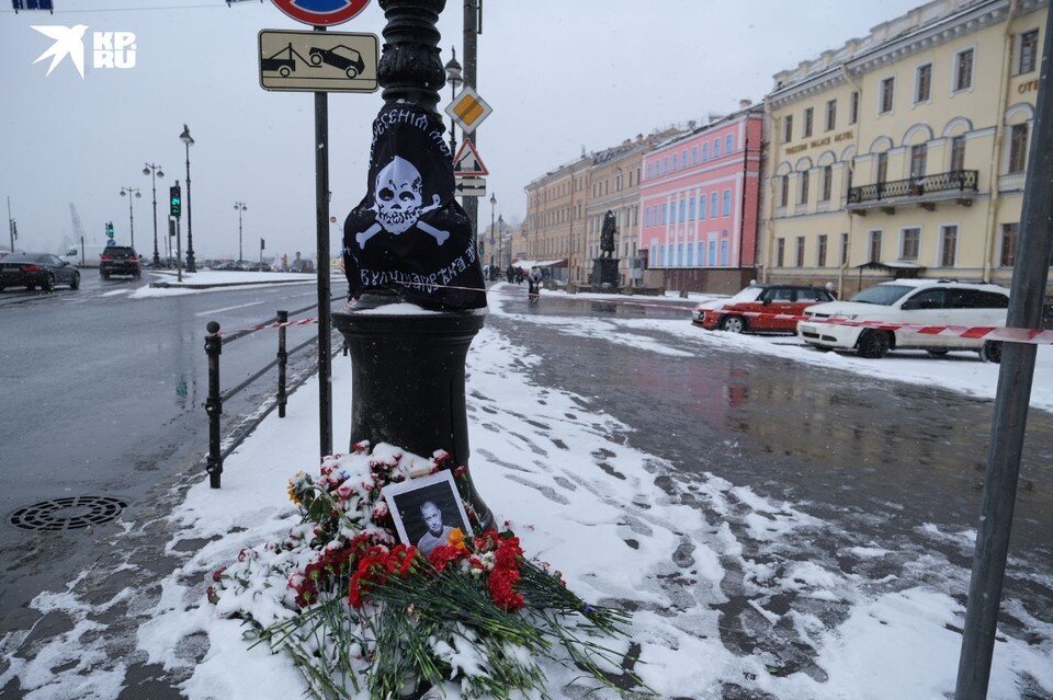     Из-за теракта на Университетской набережной погиб военкор Владлен Татарский. Юлия СТАЛИНА